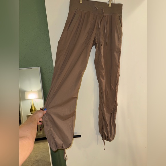 lululemon athletica Women’s Dance Pants [size 8] MINT condition - Picture 2 of 7